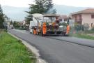 Lavori di asfaltatura su una strada