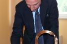 Il sindaco Giorgio Del Ghingaro nel momento della firma