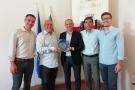 Rodrigo Sabatini consegna il premio al sindaco Menesini