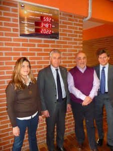 L'assessore Pizza, il sindaco, il dirigente scolastico Delsasso e il presidente di Sevas Paternò