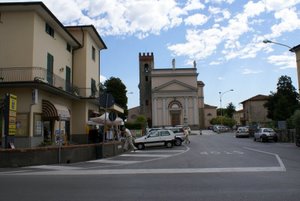 Piazza don Matteoni a Marlia