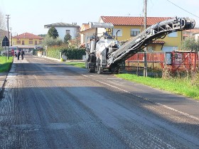 Lavori di asfaltatura in corso